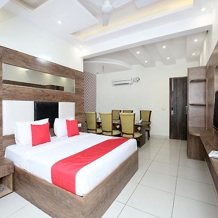 Oyo 13373 Hotel Royal Star Panchkula Exterior photo